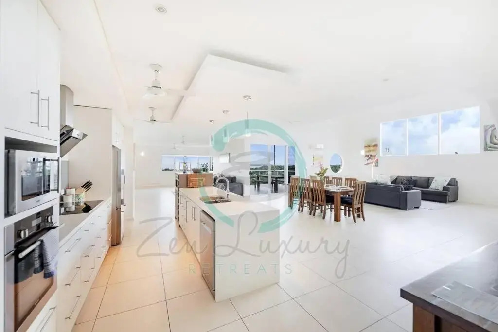 ZEN LUXURY: 2-Story 4-BR Penthouse in Darwin City with Mindal Markets & Harbour Views