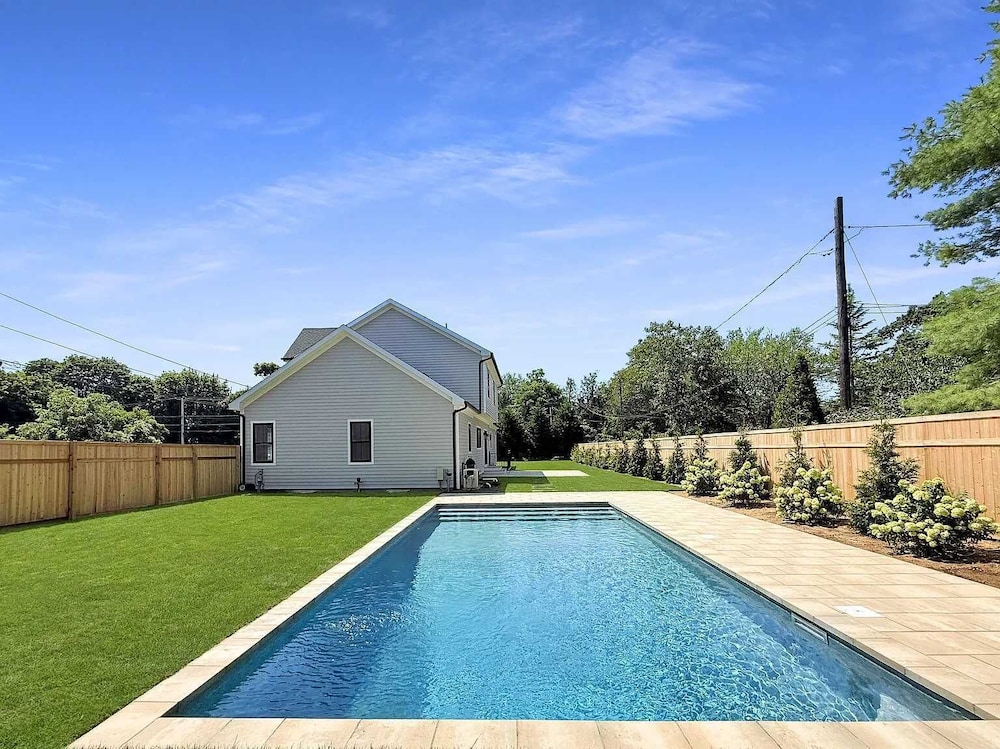 Summit Vista by Rove 4BR Home W/patio & Pool