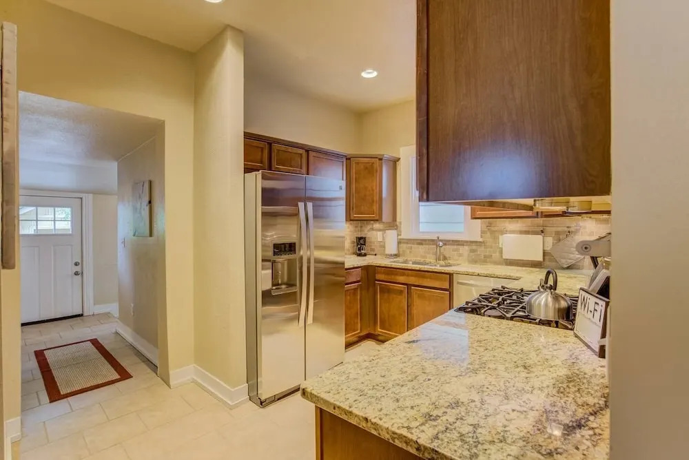 2BR Old Colorado City Garden of The Gods