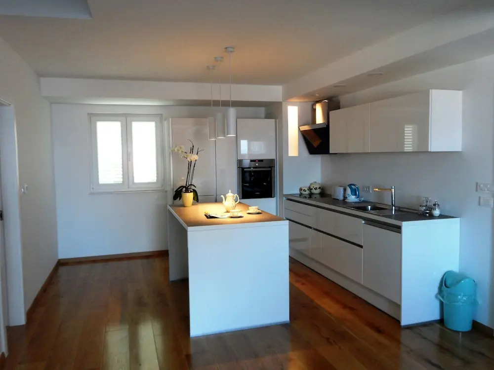 Apartments by the sea Makarska - 21425
