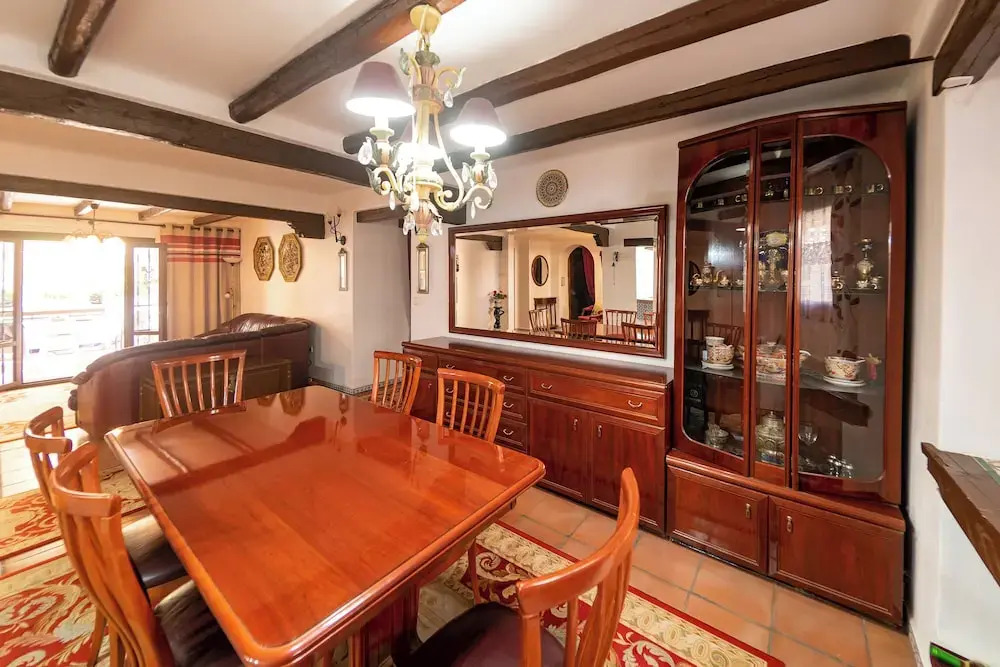 Comfortable Spacious Family House, Large Terrace and Garden, Beach and Bars