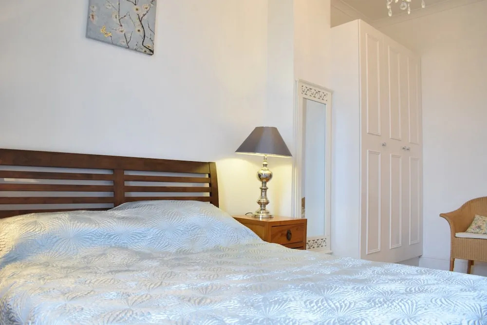 1 Bedroom Flat In Little Venice