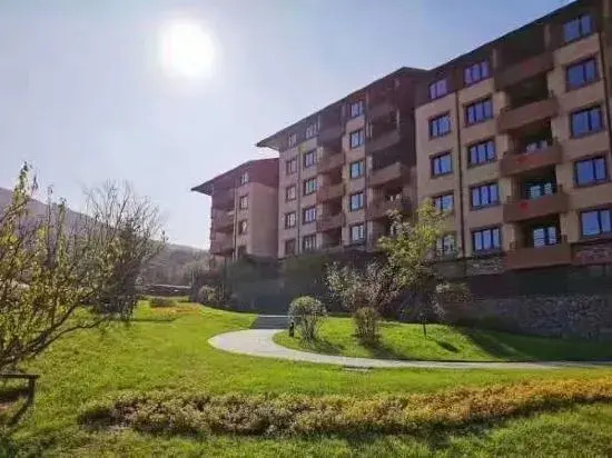 Xueren Nuandeng Apartment