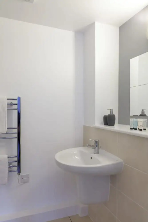 PM & Charles Luxury Apartments - 2 Bedroom - City Center - Parking