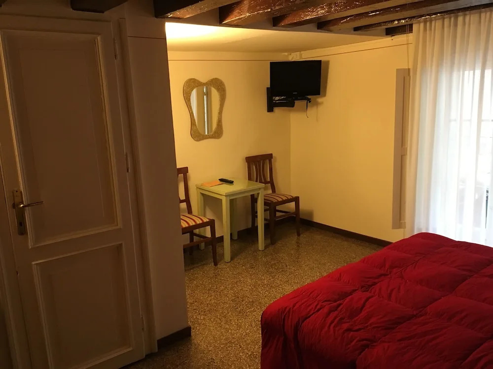 Palazzo Lion Morosini - Check in presso Locanda Ai Santi Apostoli