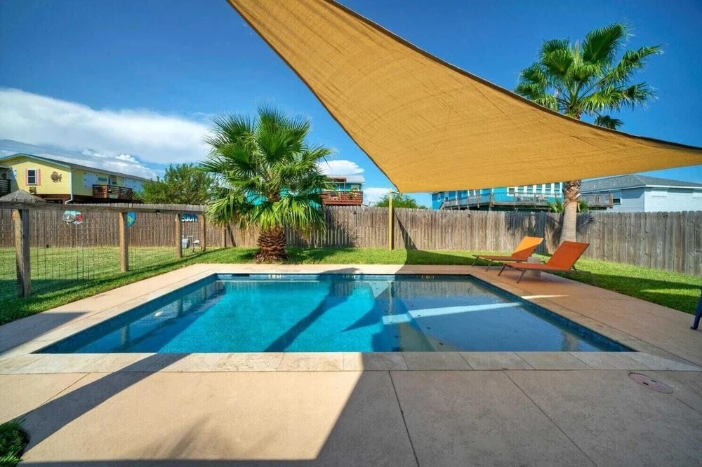 Private Pool, Large Yard, Game Room, Balcony South By Sunkissed by Avantstay