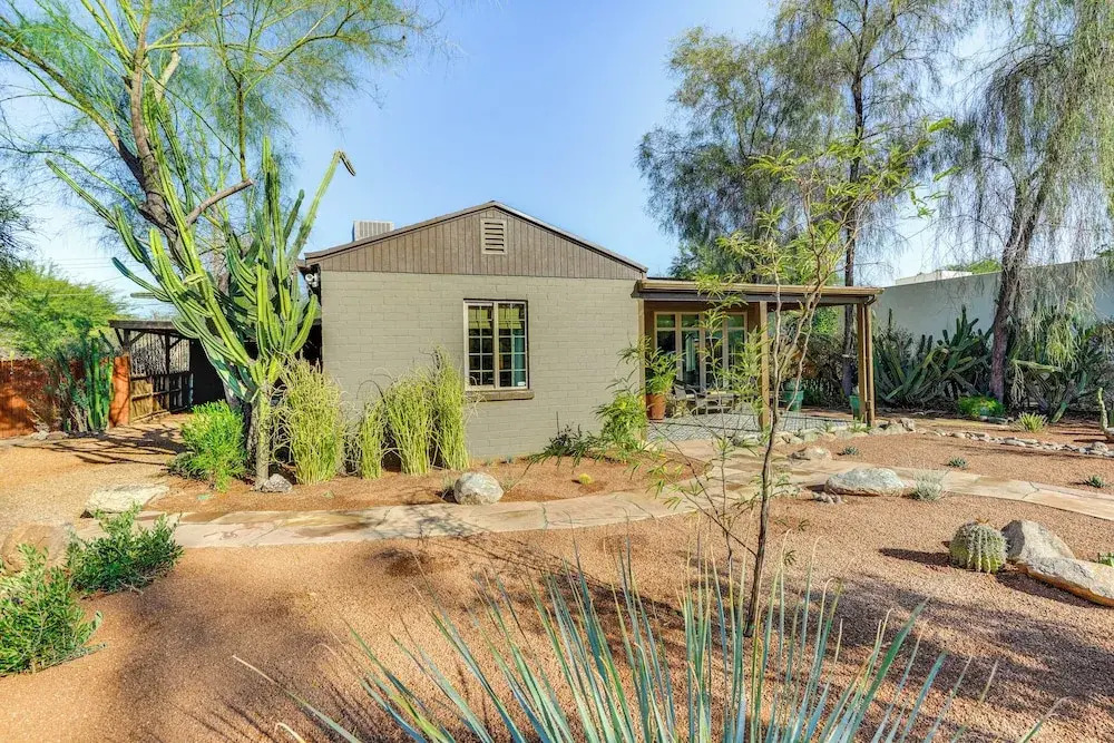 Gazebo, Patios & Grill: Colorful Tucson Retreat!