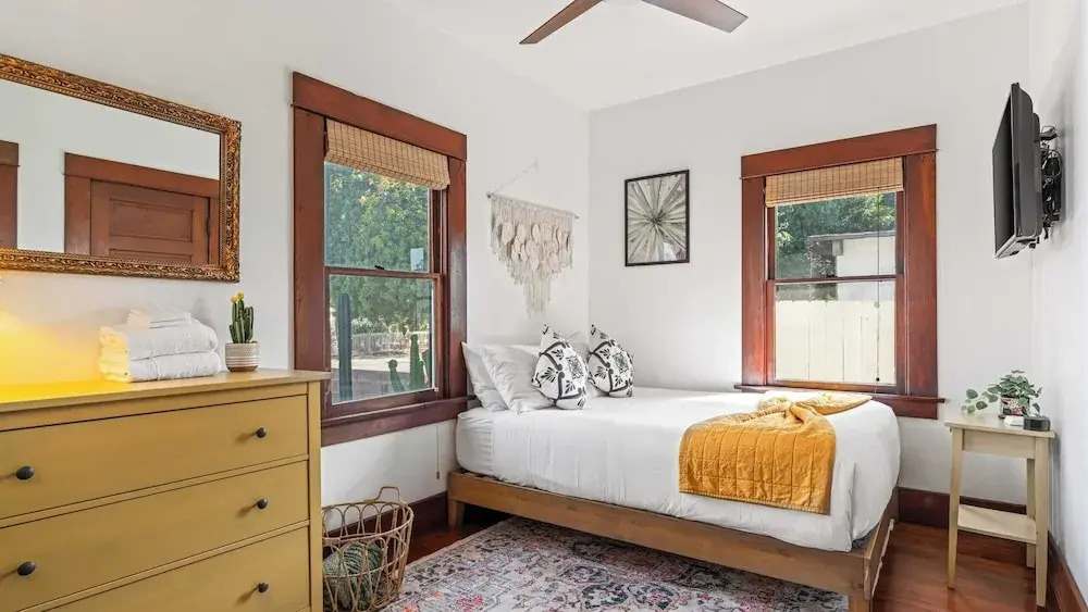 2 Side-by-side San Diego Homes w/ Shared Backyard, Firepit & BBQ Casa Craftsman & Casita on Landis by Avantstay