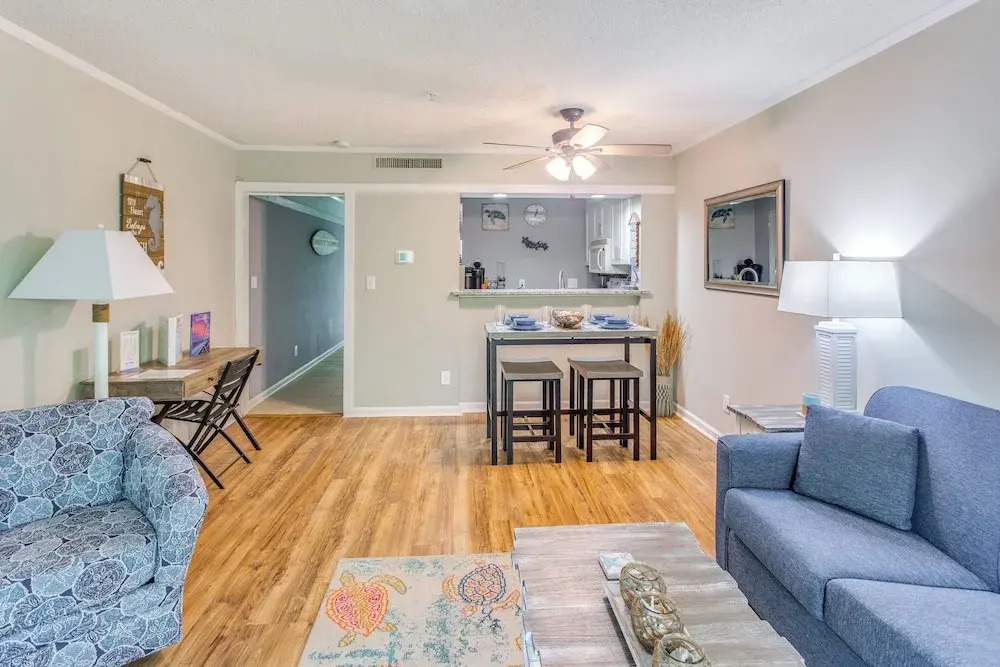 Walk to Beach & Barefoot Landing: Resort Condo!
