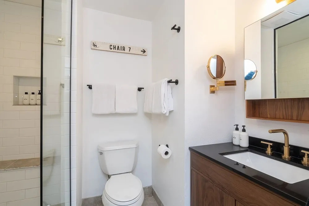 Chalet Chic Condo, Short Walk To Lift 7, Covered Parking 2 Bedroom Condo by RedAwning