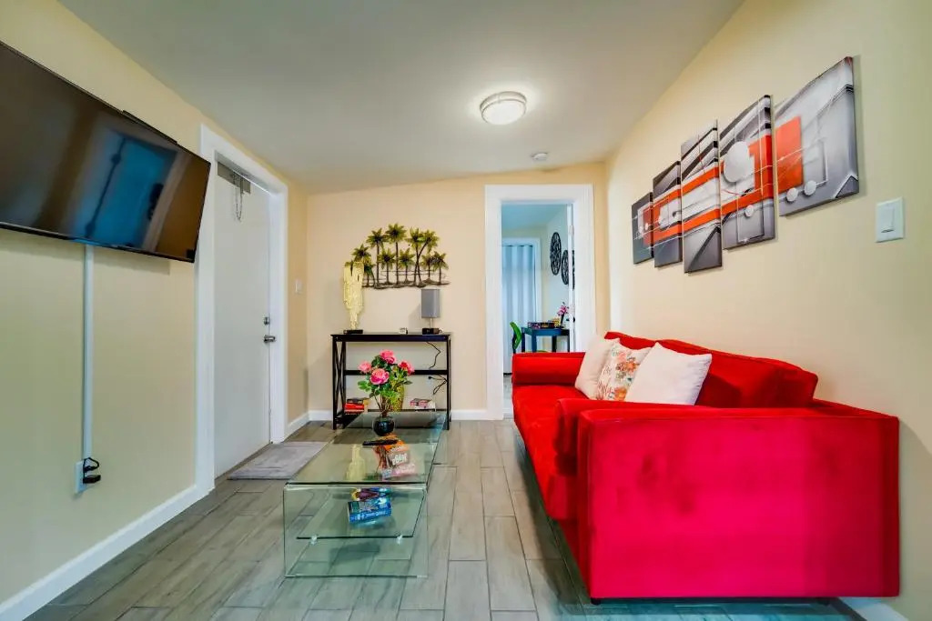 Beach Chairs, Good Kitchen, Strong Wifi on 14th Ave