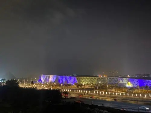 5mins away from the Pyramids