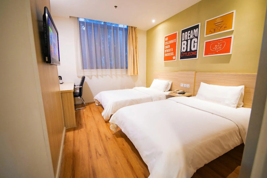 Hanting Hotel Nanjing Jiangpu Longhua Road Subway Station