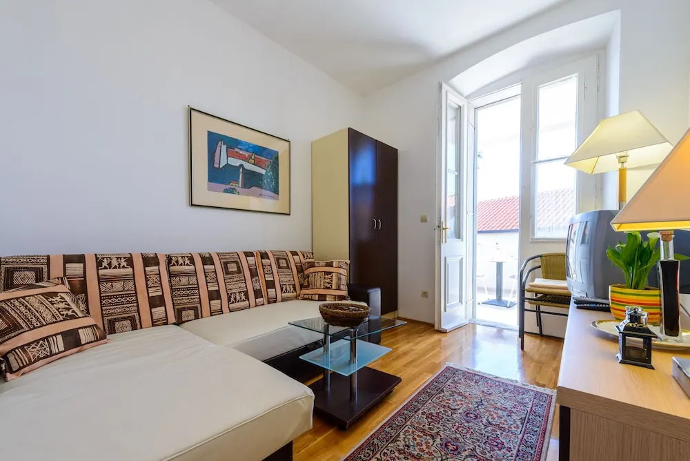 Apartments Eta