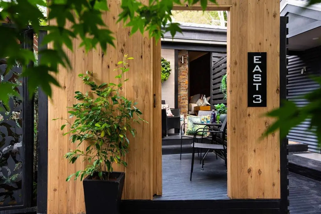 East St 3 -Secret Garden
