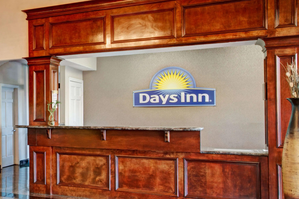 Days Inn & Suites by Wyndham Houston North - Spring