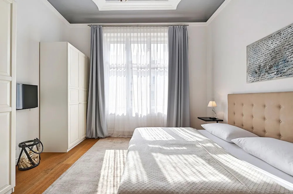 6 Rooms - 1070