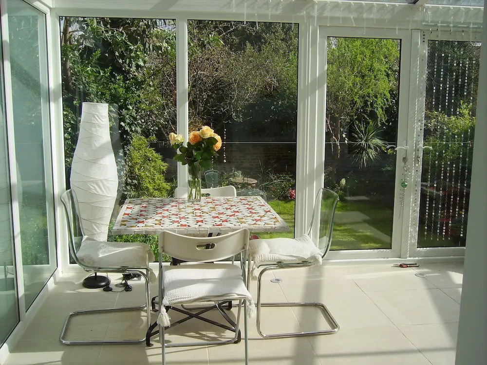 Charming Garden Flat In Central London