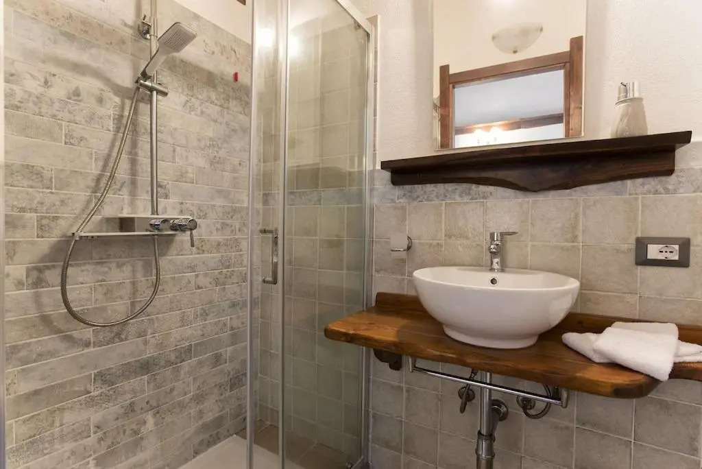 Restored Historic Mansion Paterno with Exclusive Pool, Wifi and AC for 20 people