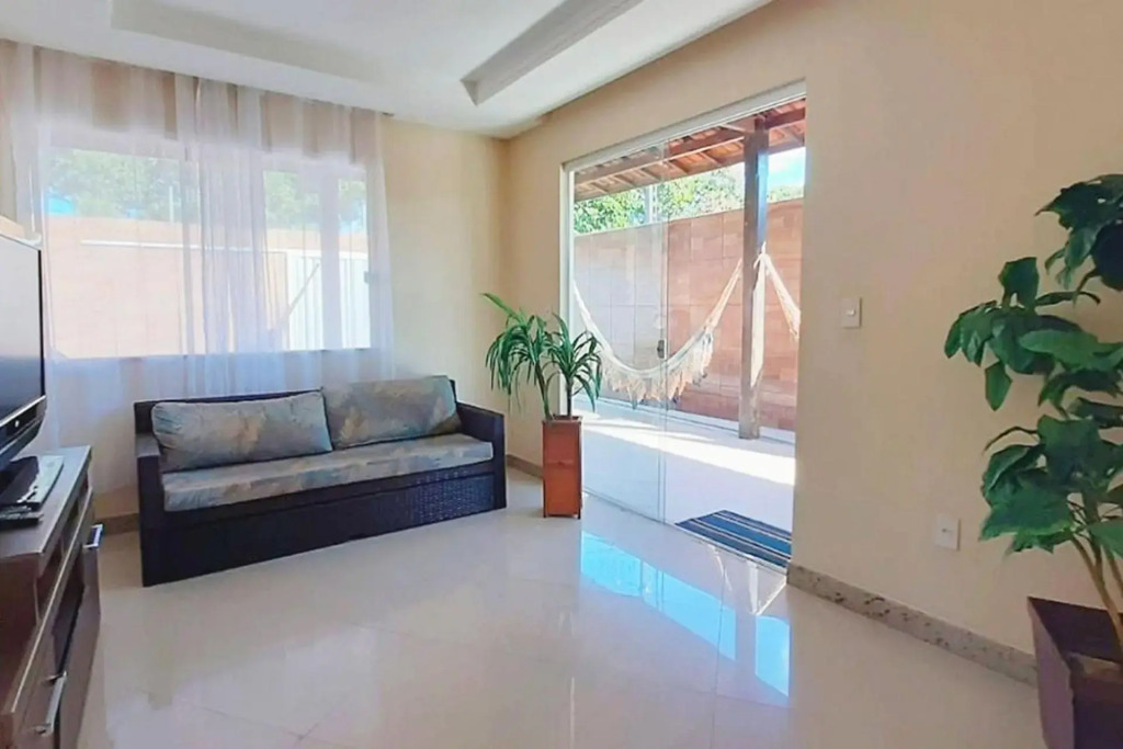 Casa Paraná com 8 quartos acomoda até 40 pessoas