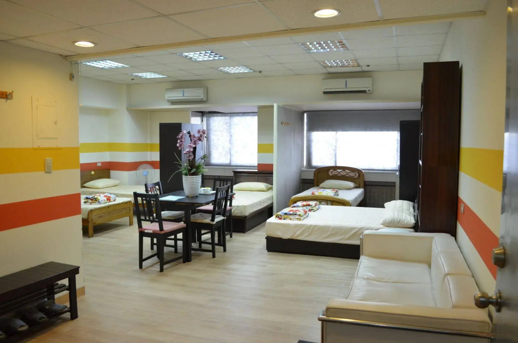 Holo Hostel