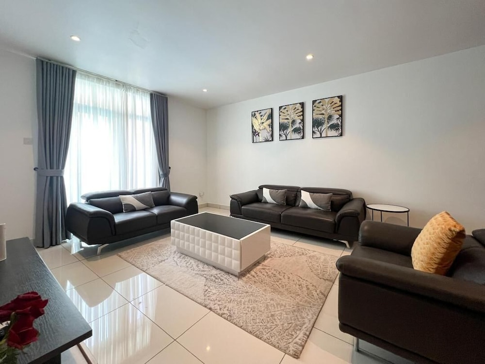 Royal Luxury Apartments at Embassy Gardens