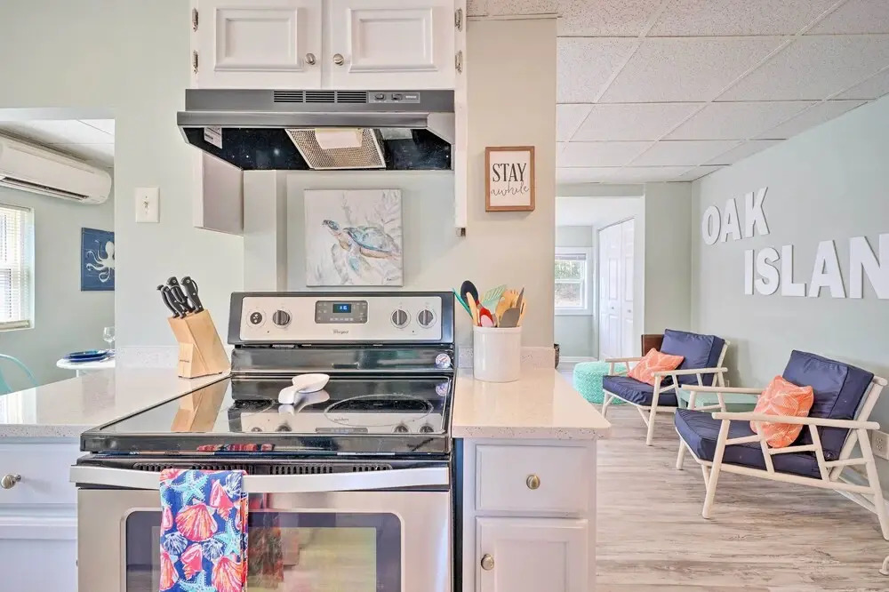 Picturesque Duplex Unit, 1/2 Mi to the Beach!