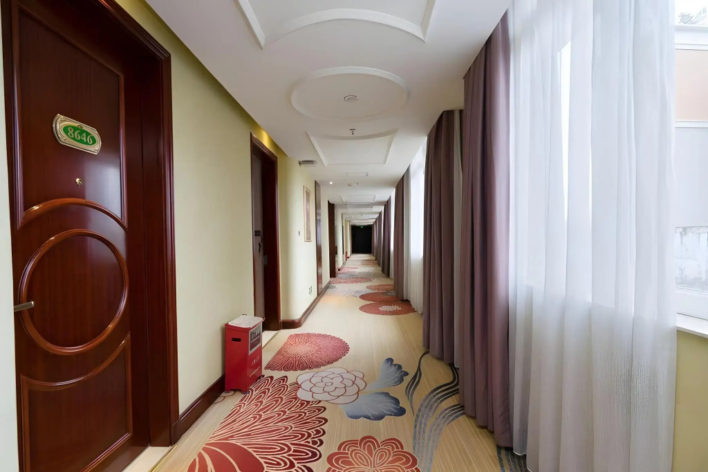 Vienna Hotel Shiqiao Metro Station