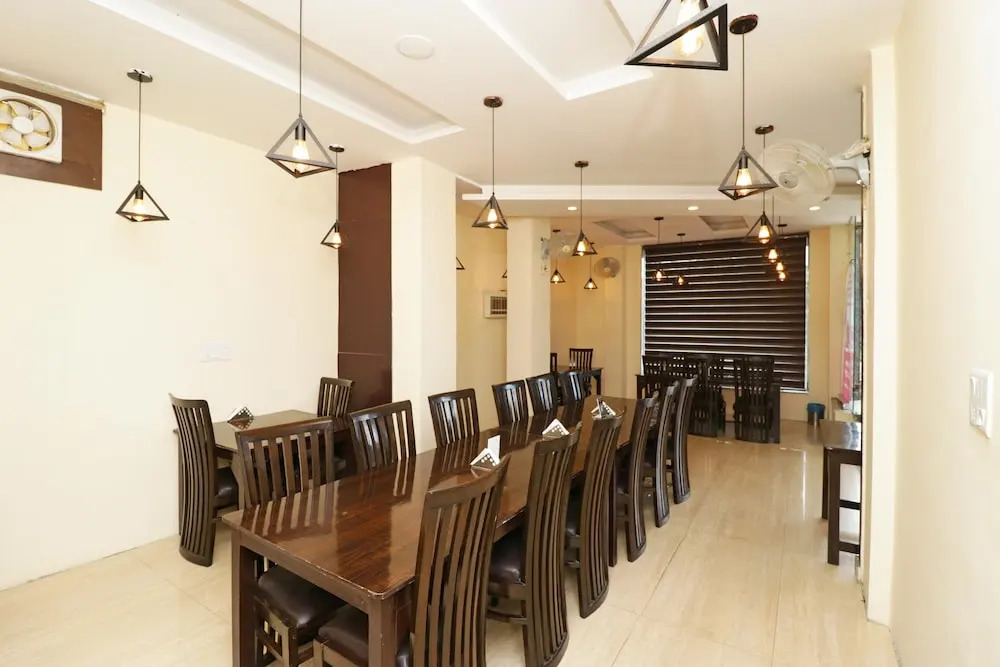 Hotel Mirage Residency