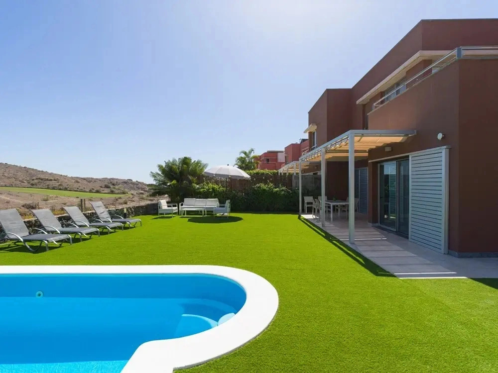 Chalet in Salobre With Private Heated Pool