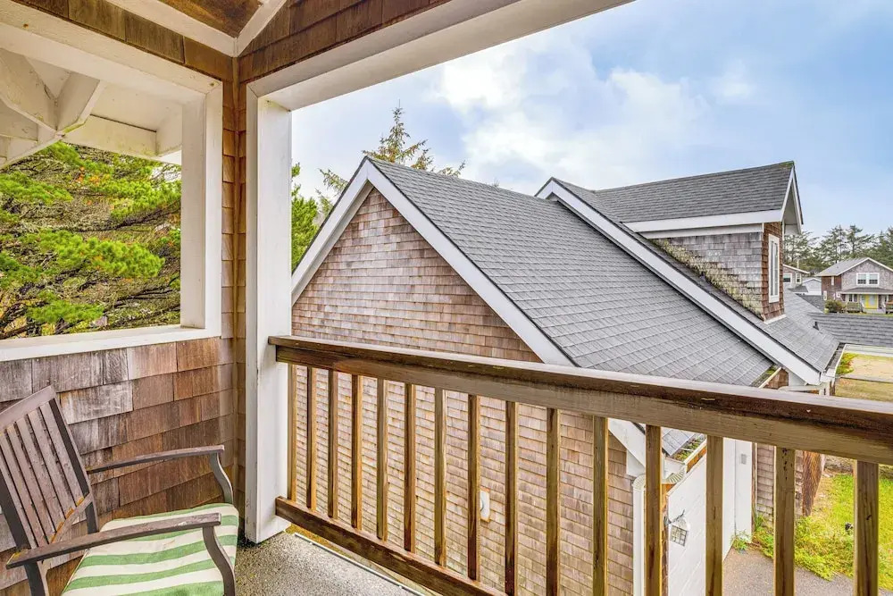 4 Blocks to Rockaway Beach! 'T & T By The Sea' Gem