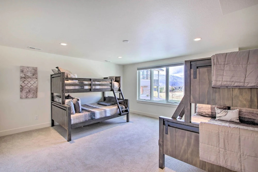 Scenic Eden Gem w/ Hot Tub ~ 6 Mi to Ski Area