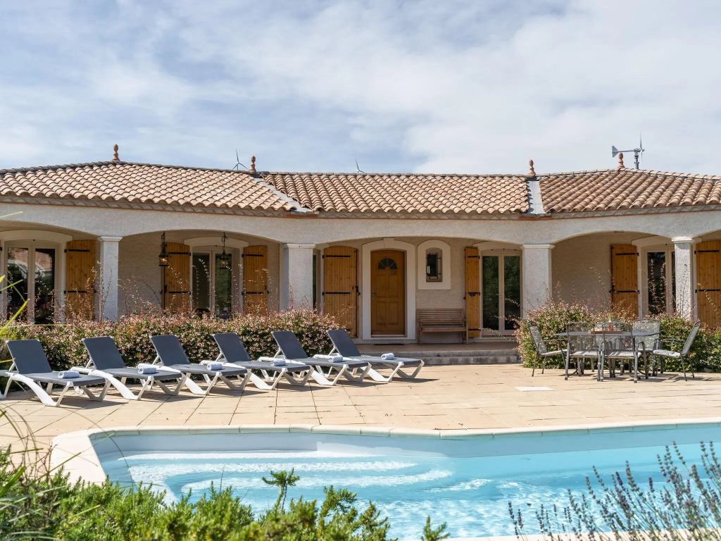 Luxurious villa with private swimming pool