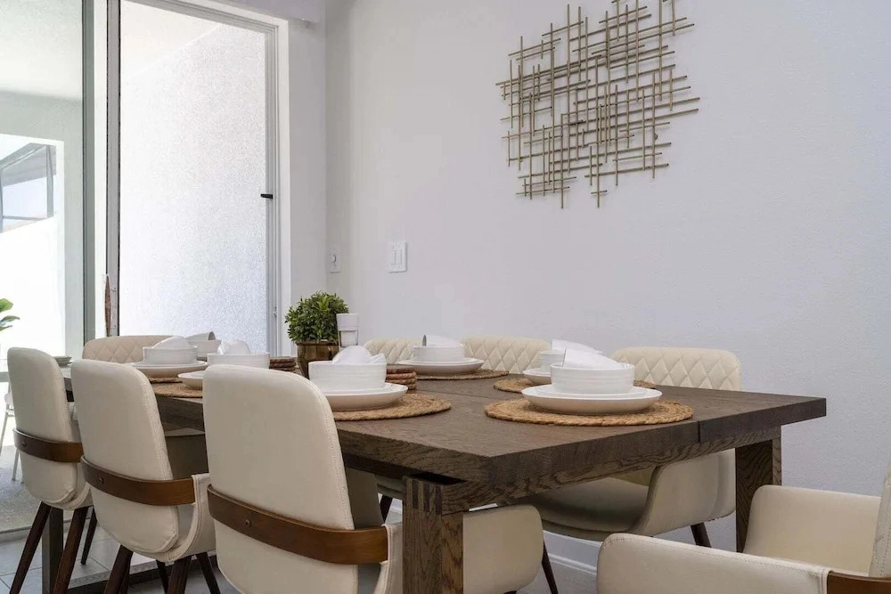 Bright Modern Home @storey Lake