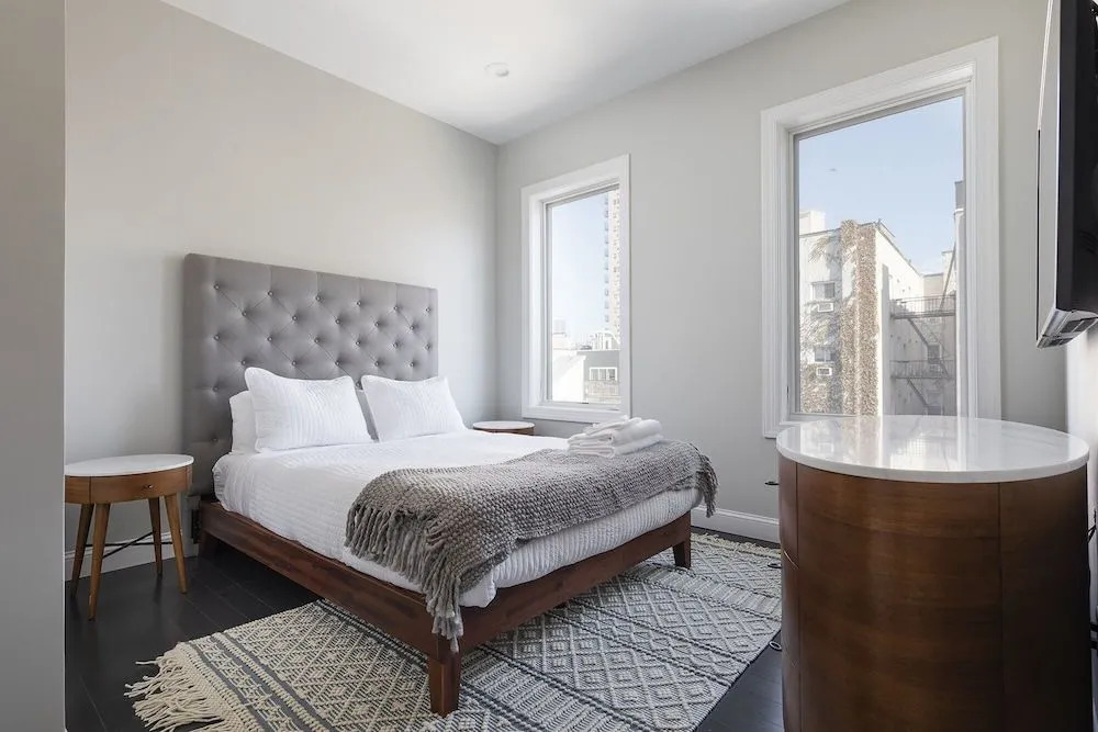 Huge Stylish 3 BR Loft Cobblestone St Next to NYC