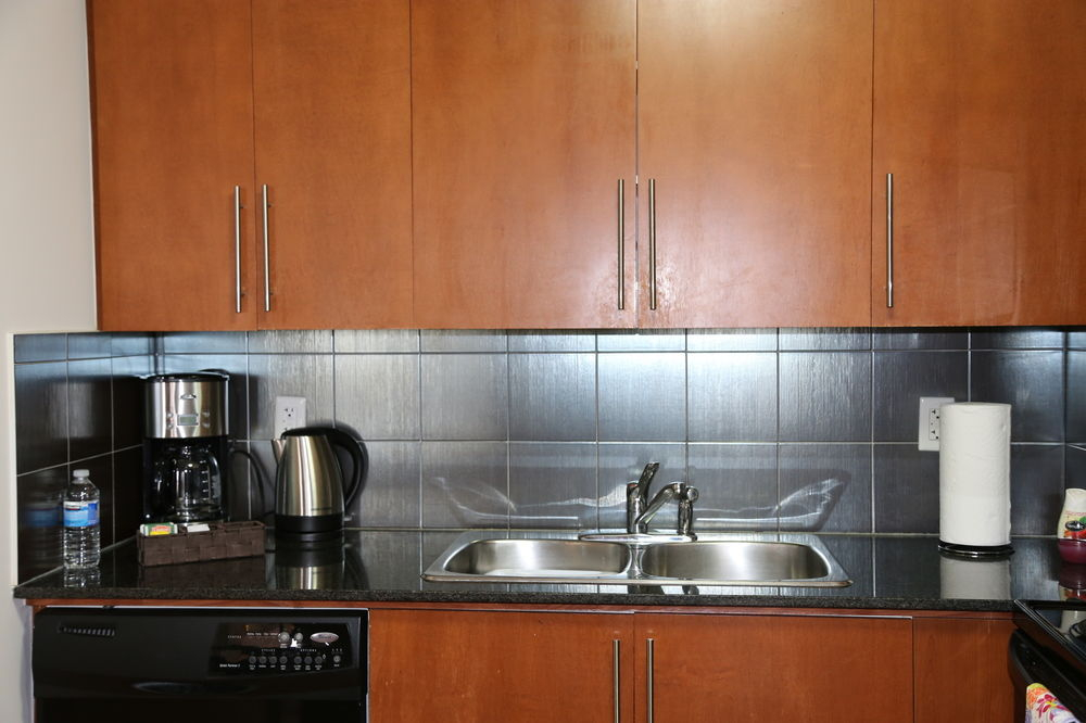 Sarkar Suites - 330 Burnhamthorpe Road