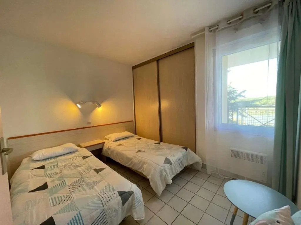 Appartement 3 pièces avec balcon, piscine et parking à proximité de la mer - 6 couchages - FR-1-224C-188