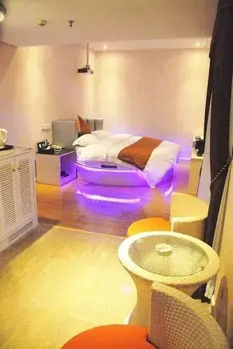 Yulongting Cinema Hotel