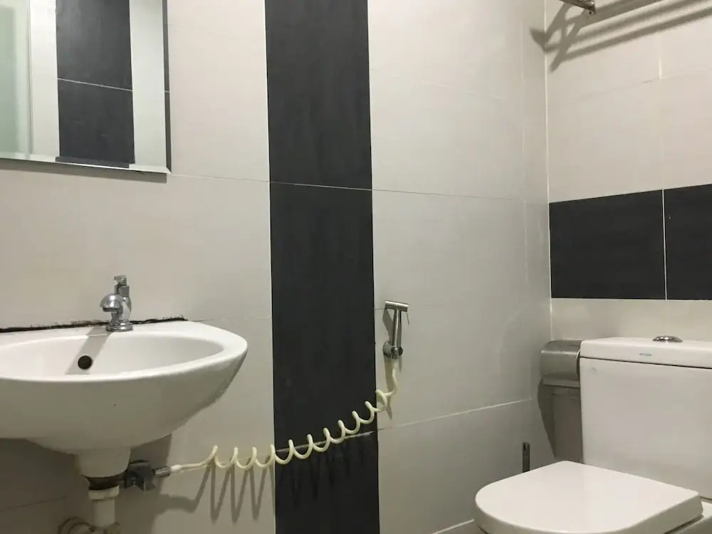OYO 89856 MF Hotel