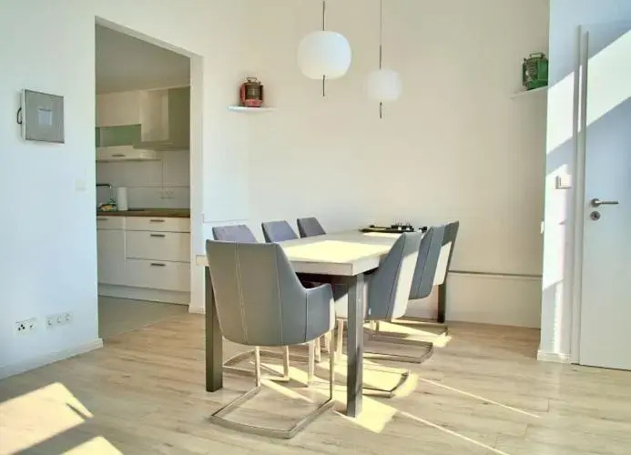 WoogeElisa - Ehrwürdige Dorfvilla in Strandnähe