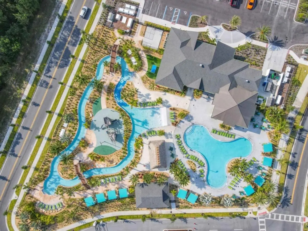 Vivid 2BR condo with free Waterpark at Storey Lake