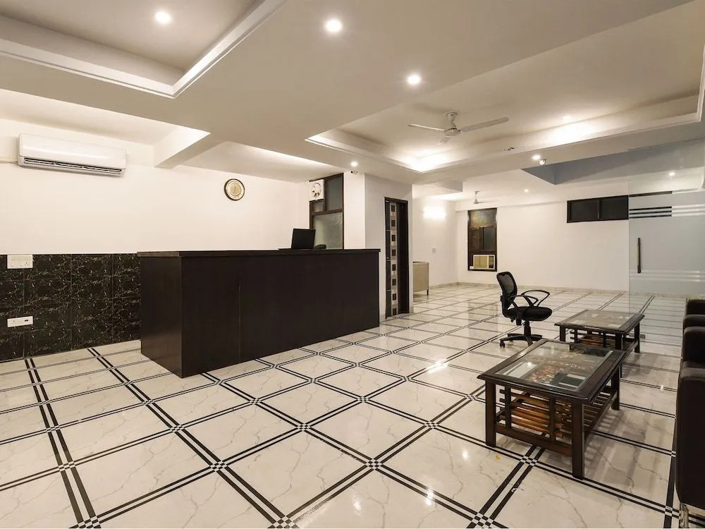 OYO 13025 Petals Inn