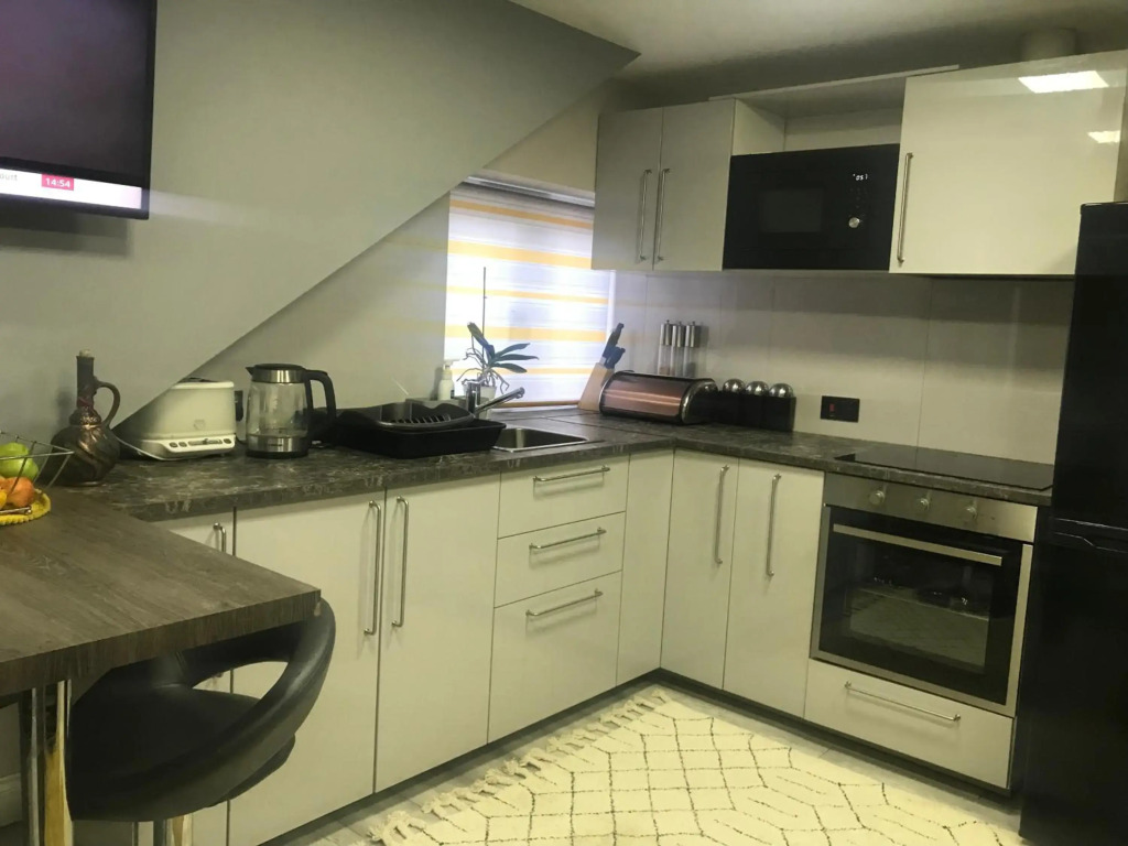 2 bedroom Apartment for companies workers and professionals only! Not for pleasure , no parties and gatherings please