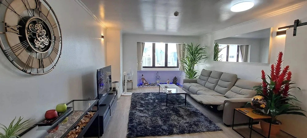 Stylish New Condo in Nana