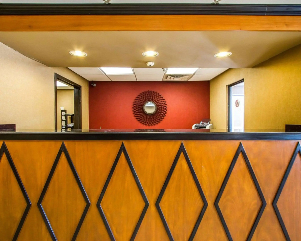 Rodeway Inn & Suites Clarksville near Governors Square Mall