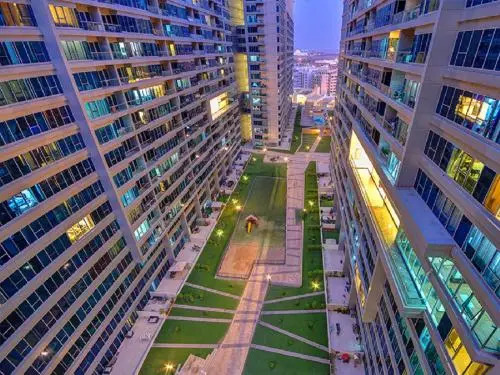 The Dubai Holiday Home, spacious 2 Bedroom Apartment, podium landscape view