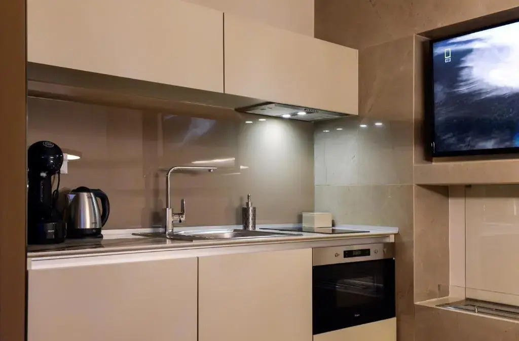 L - Suites