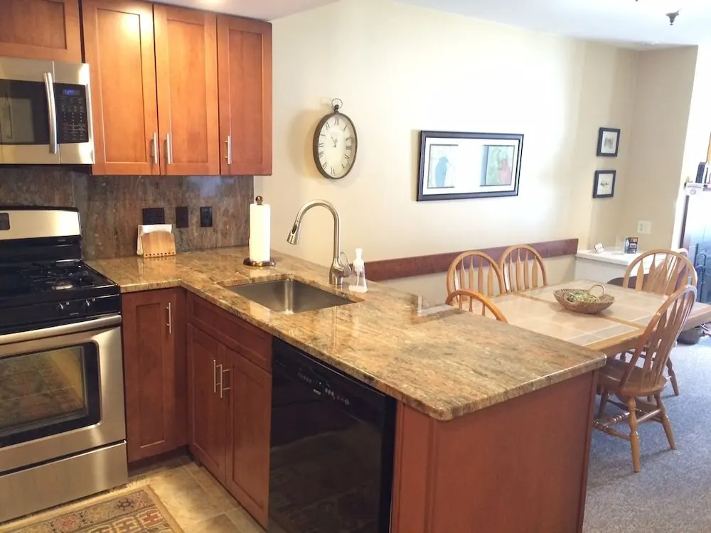 Ski-in, Ski-out 2 Br Condo With View of Ski Lift! 2 Bedrooms 2 Bathroo