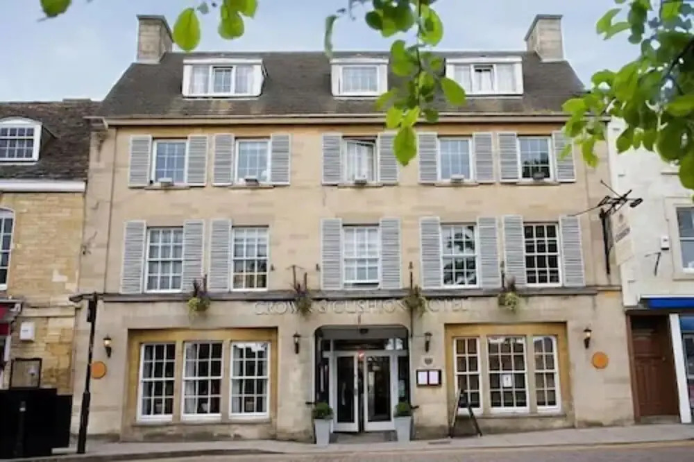 Crown & Cushion Hotel