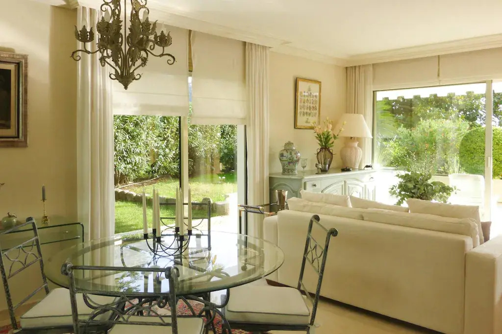 Vacation apartment with large private terrace and community pool, Cannes